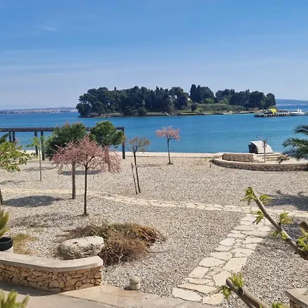 Blue Pearl Seafront Apartment *